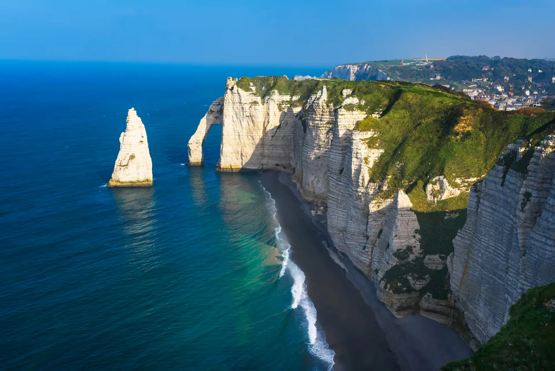 dramatic white chalk cliffs of Étretat