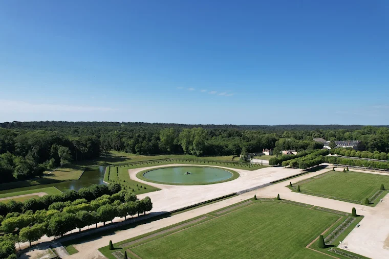 Chateau de Fontainebleau gardens