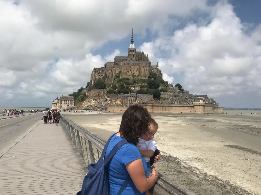 mont-saint-michel people crowds